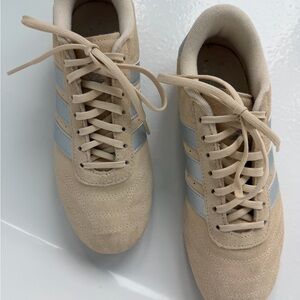 adidas Beige with silver stripes women’s samba sneaker